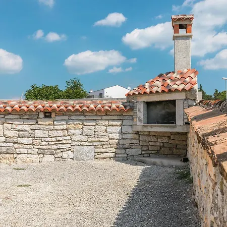 Lovely In With Outdoor Swimming Pool * Višnjan