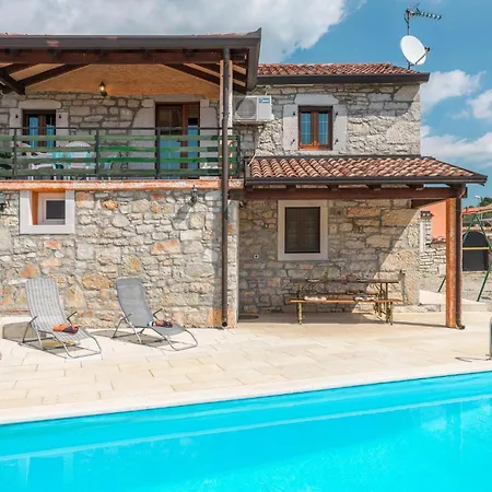 Hébergement de vacances Lovely In With Outdoor Swimming Pool Višnjan