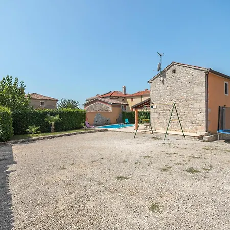 Lovely In With Outdoor Swimming Pool Hébergement de vacances